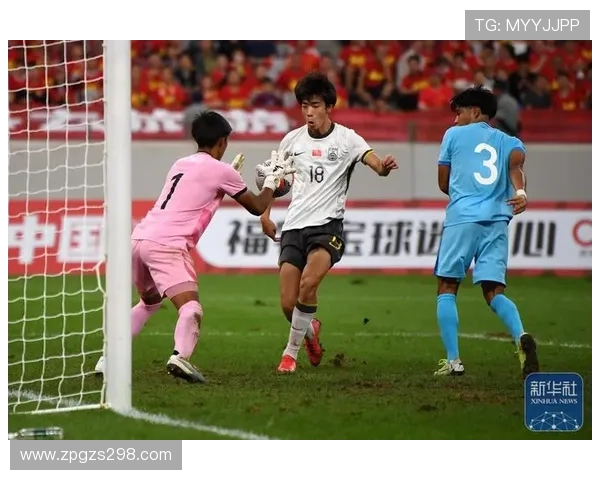 [国]杨希边路传中 朱鹏宇头球攻门再下一城.